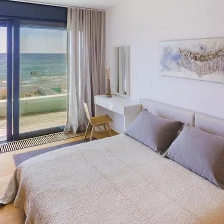 With 6 Bedrooms In Marbella, Costa Del Sol בית נופש