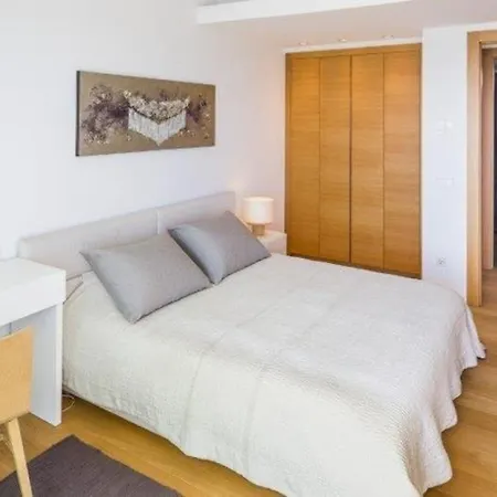 With 6 Bedrooms In Marbella, Costa Del Sol בית נופש