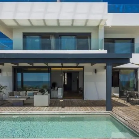 With 6 Bedrooms In Marbella, Costa Del Sol בית נופש *